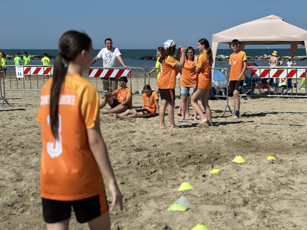 zdjęcie zawodników na plaży