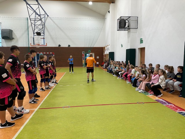 prezentacja tchoukball przez trenera 