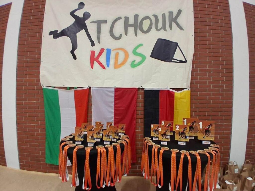 medale i statuetki dla drużyn i zawodników