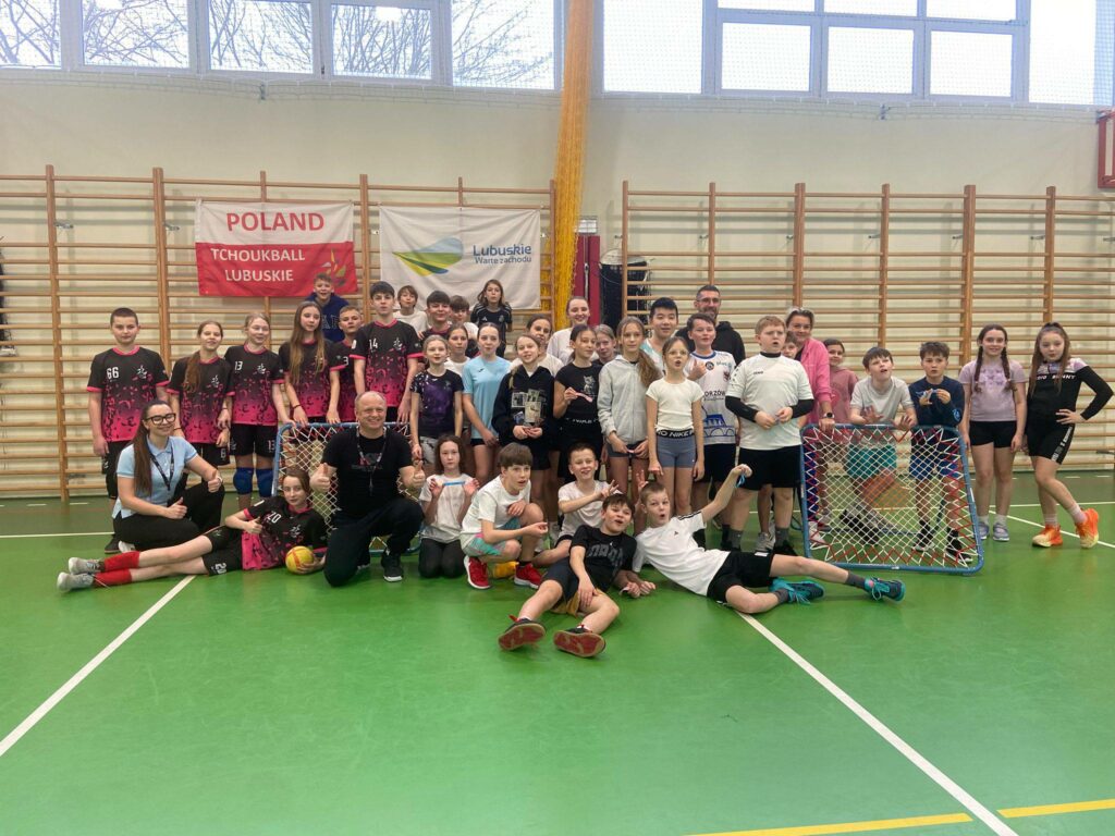 Pokaz gry tchoukball w szkole w Gorzowie Wlkp.