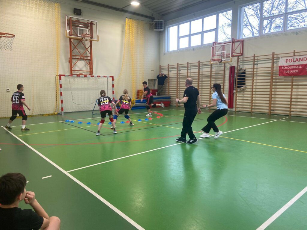 Pokaz gry tchoukball w szkole w Gorzowie Wlkp.