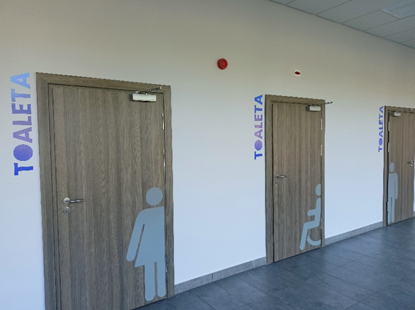Toalety dostosowane dla ON w Hali 
