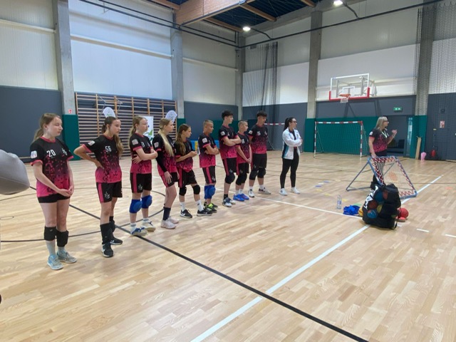 pokaz gry tchoukball w SP w Lubieszowie 