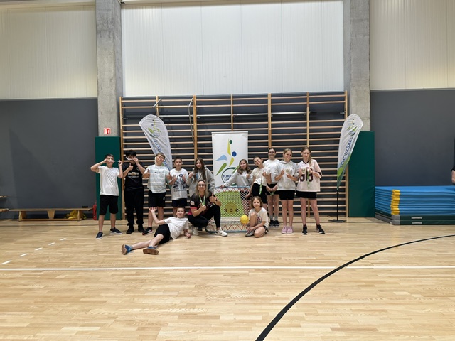 pokaz gry tchoukball w SP w Lubieszowie 