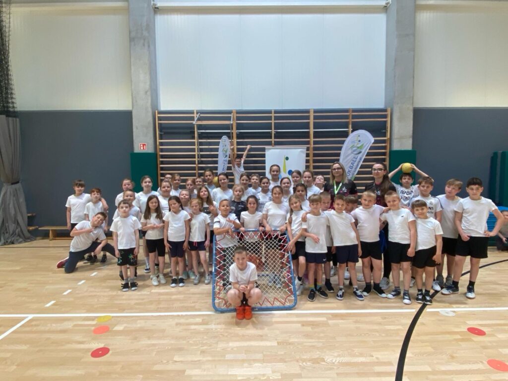 pokaz gry tchoukball w SP w Lubieszowie 