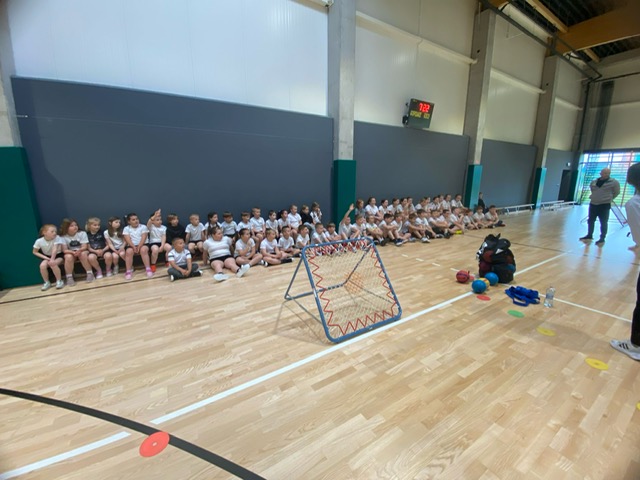pokaz gry tchoukball w SP w Lubieszowie 